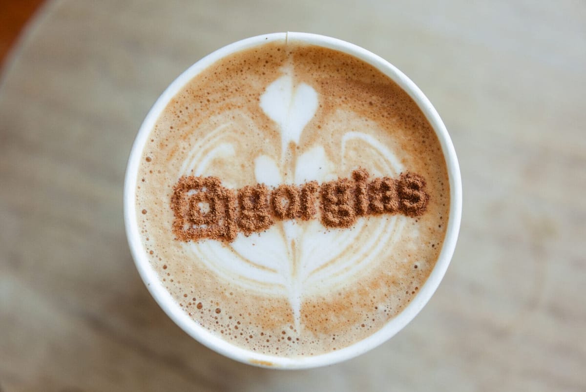 Latte with the Gorgias name dusted onto the foam