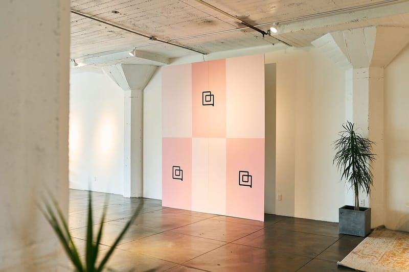 Photo wall of two pink and two white panels with three Gorgias logo marks